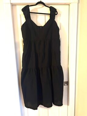 Old Navy Black Sleeveless Tiered Midi Dress